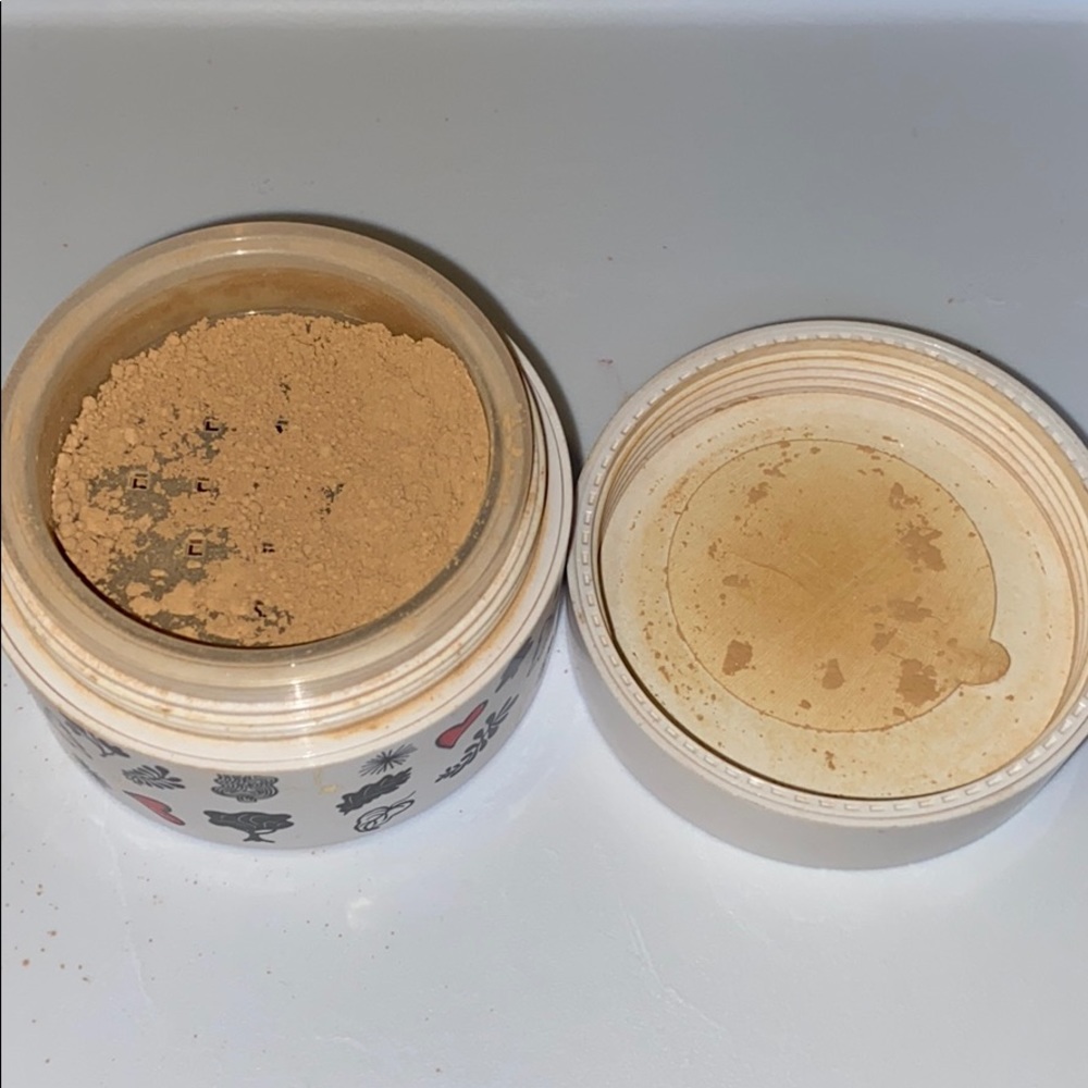 Powder foundation - Picture 2 of 2